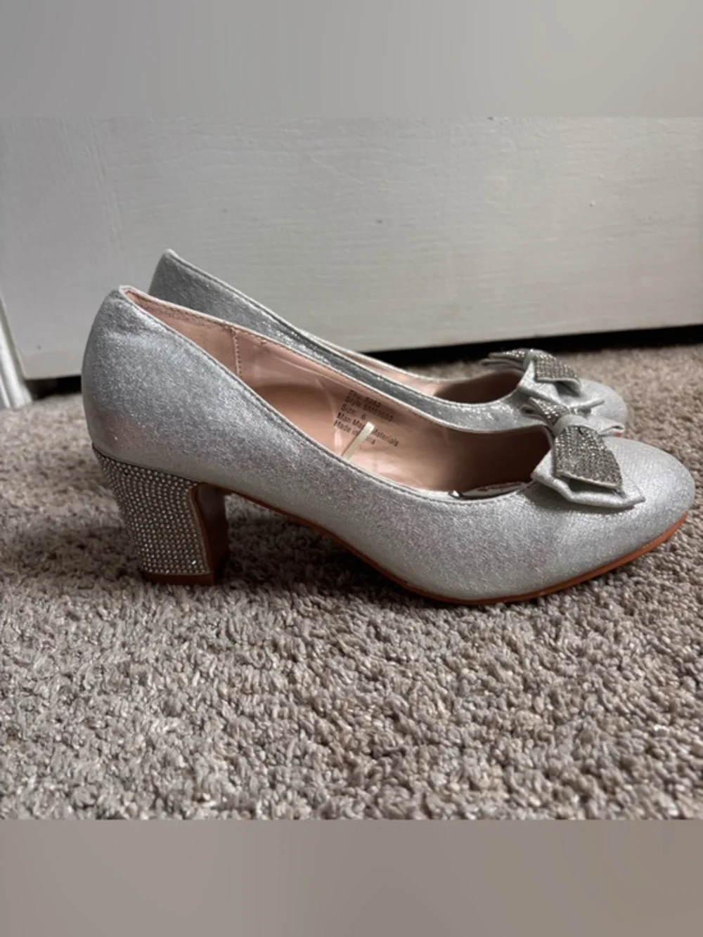 Badgley Mischka Girls Sparkle Studded Bow Heels Size 6
